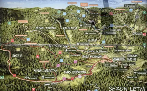 Mapa turystyczna z zaznaczonymi szlakami pieszymi i rowerowymi. Widać szczyt **czernica** 1083 m n.p.m., wsie i atrakcje.