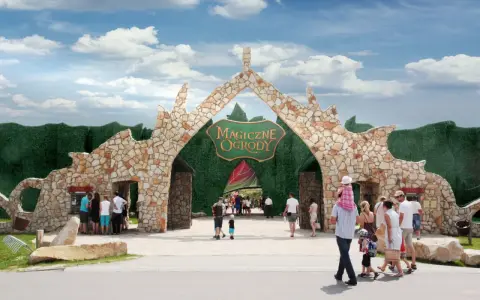 Rodziny wchodzą przez kamienną bramę do Magicznych Ogrodów, szukając atrakcji dla dzieci mazowieckie.